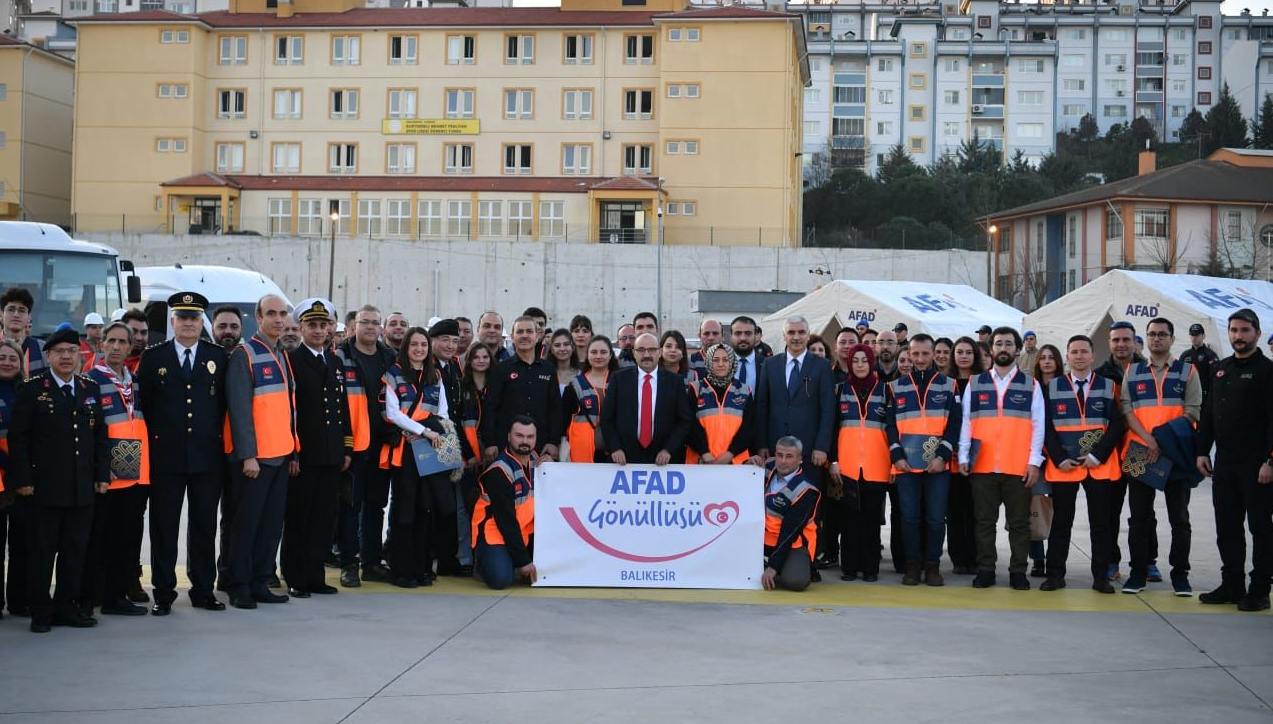 Asrın Felaketinin Yıldönümünde AFAD Gönüllülerine Teşekkür Belgesi Verildi